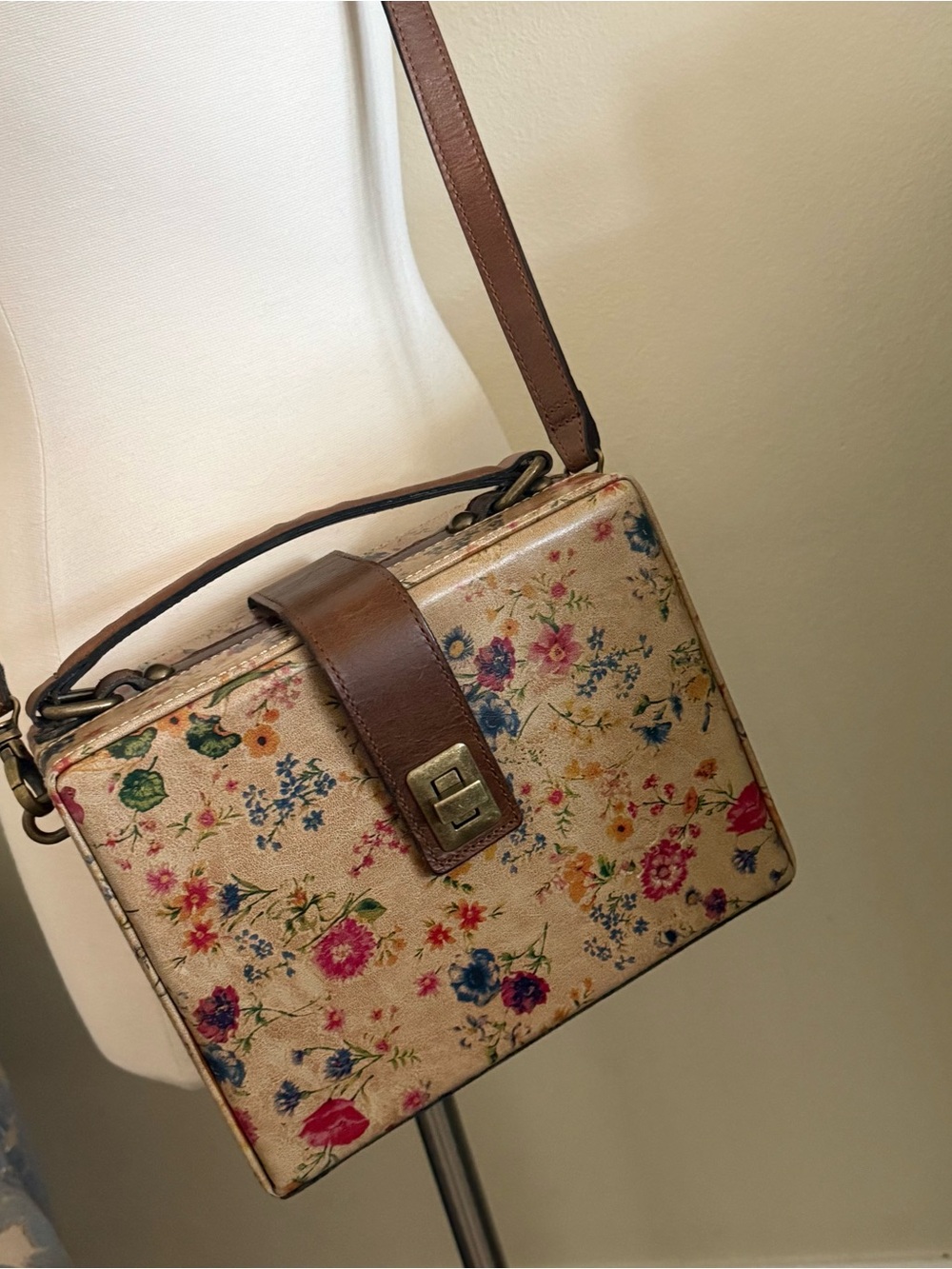 Patricia Nash EUC Prairie rose box Crossbody bag with dust bag authentic - Picture 4 of 16